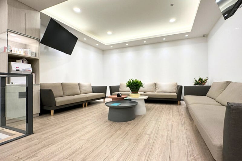 comfortable_waiting_area_in_dental_clinic.牙醫診所內寬敞舒適的候診空間